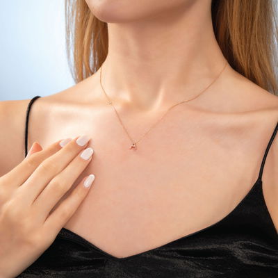 0,03 Karat Pırlantalı Rose Harf Kolye - Pare Pırlanta