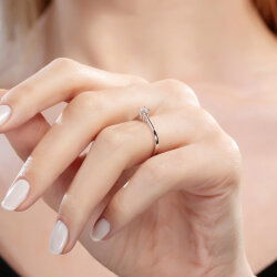 0,09 Karat Prenses Kesim Tektaş Pırlanta Yüzük - 5