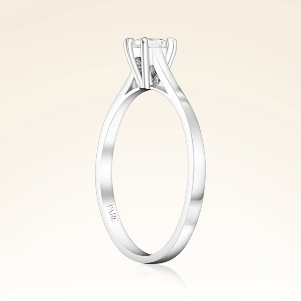 0,18 Karat Prenses Kesim Tektaş Pırlanta Yüzük - Pare Pırlanta