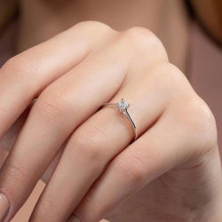 0,18 Karat Prenses Kesim Tektaş Pırlanta Yüzük - 5