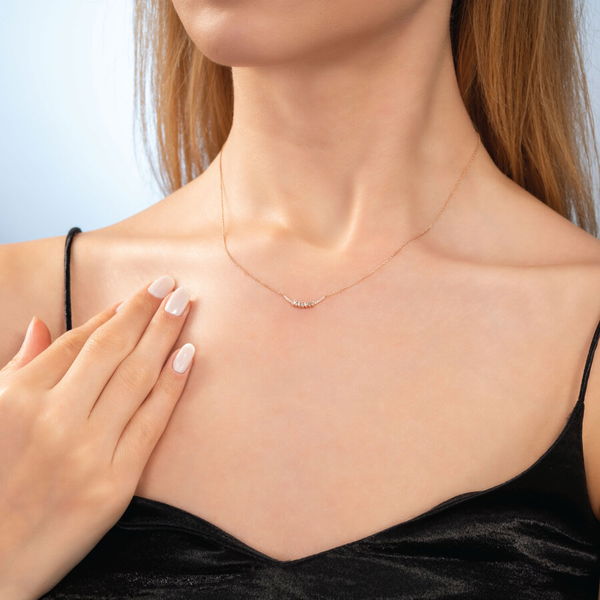 0,21 Karat Pırlantalı Baget Trend Kolye - Pare Pırlanta