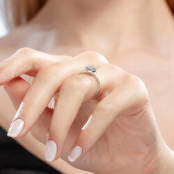 0,25 Karat Kolu Taşlı Baget Pırlanta Yüzük - 4