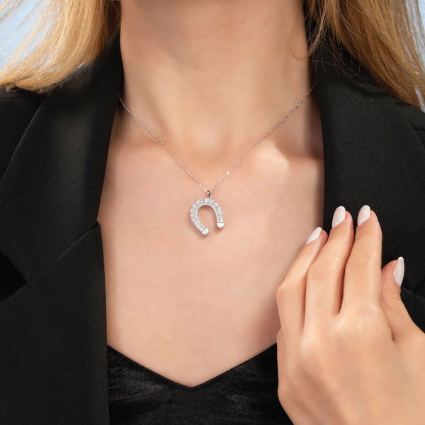 0,68 Karat Pırlantalı Nal Fantezi Kolye - Pare Pırlanta