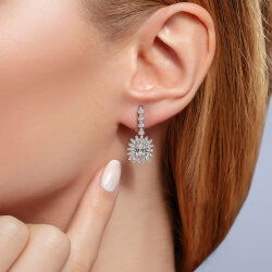 1,06 Karat Pırlantalı Baget Küpe - 2