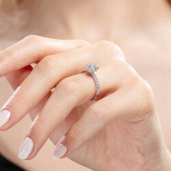 1,20 Karat Kenarı Taşlı Tektaş Pırlanta Yüzük - 5