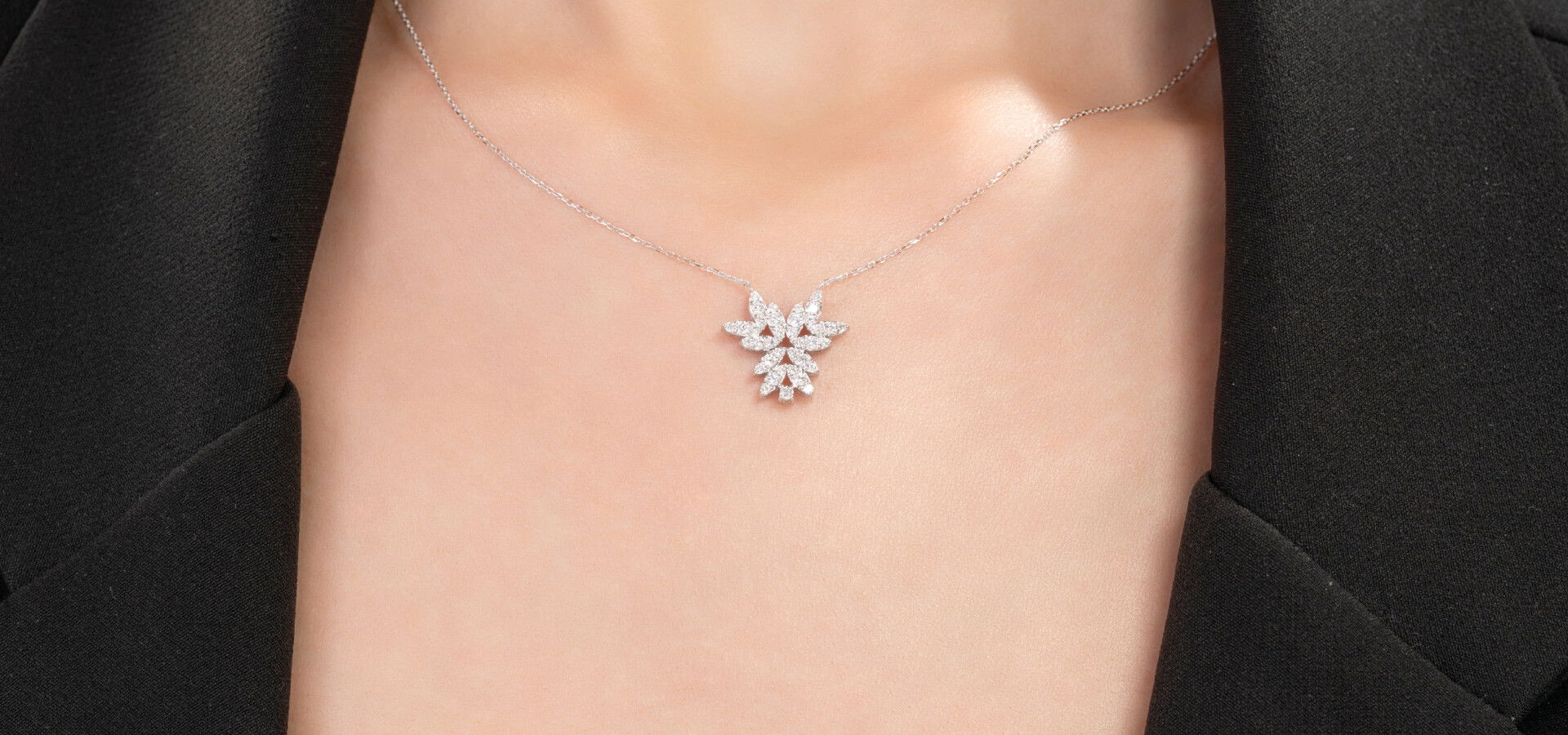 Yaka Tipine Göre Kolye Nasıl Seçilir?