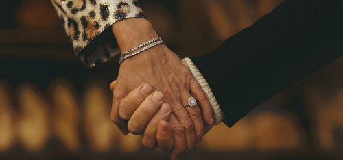 Anneler Günü’nde Anlamlı ve Kalıcı Hediyeler: Pare Pırlanta ile Işıltılı Seçimler