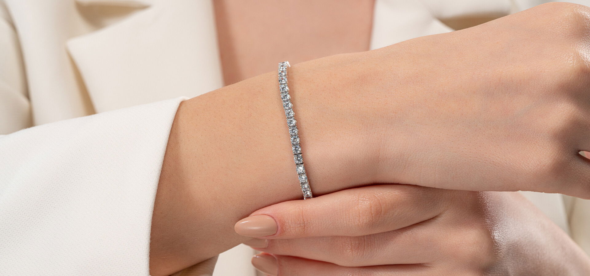 Su Yolu Bileklik Nedir? Neden Özel Bir Takı Modelidir?