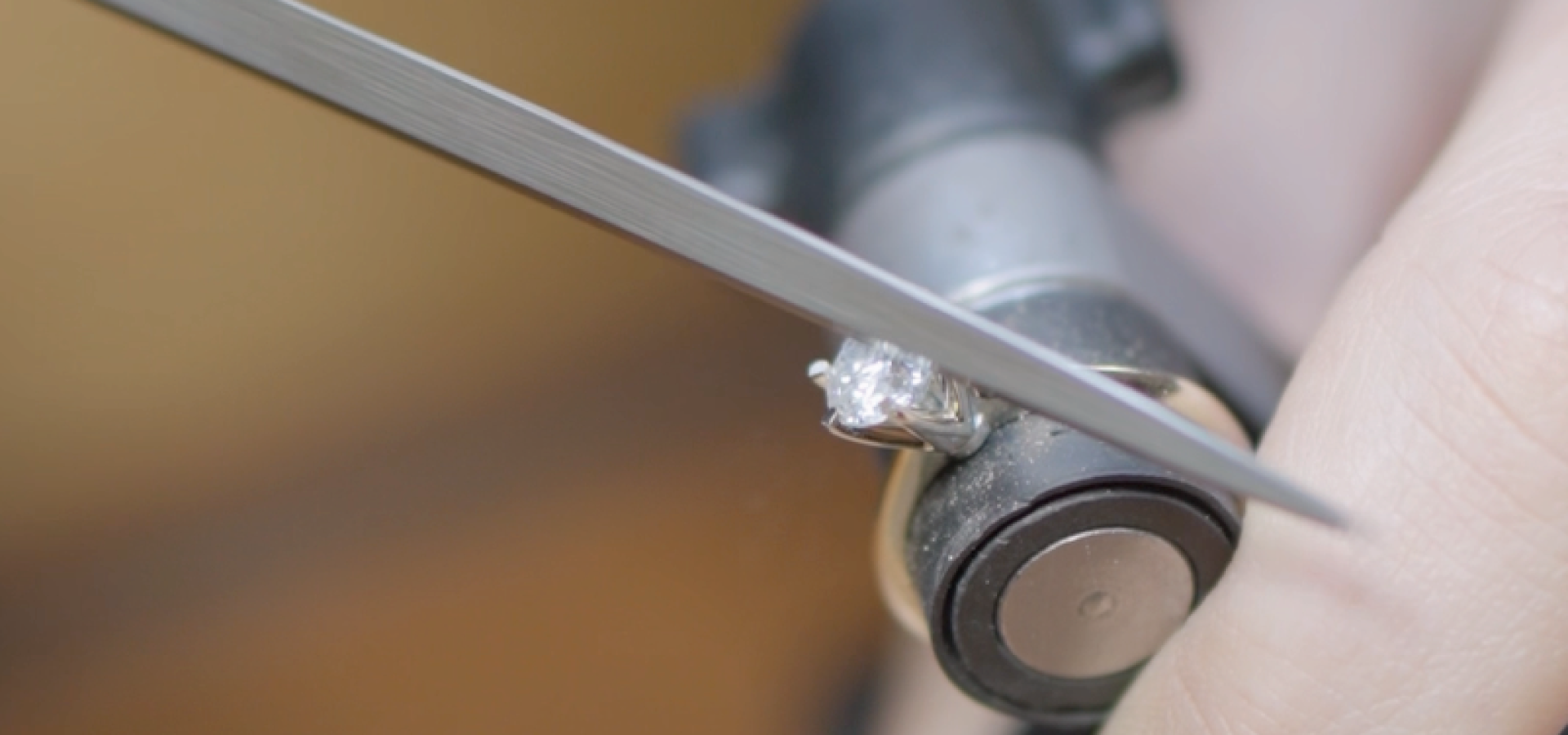 Pırlanta Takı Bakımı: Işıltınızı Korumanın Yolları