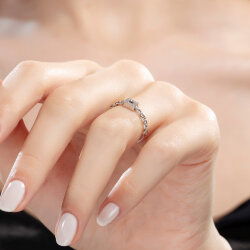 0,12 Karat Zincir Kollu Baget Pırlanta Yüzük - 4