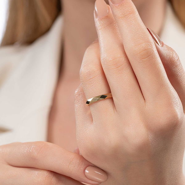 Piramit Kadın Alyans - Pare Pırlanta