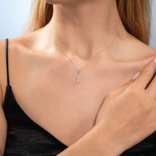 V Harf Pırlantalı Kolye - Pare Pırlanta